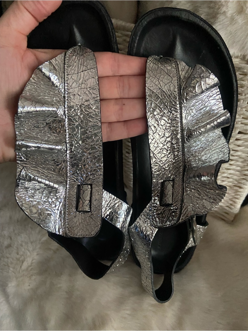 Isabel Marant Isela sandals in metallic silver leather - Picture 2 of 15